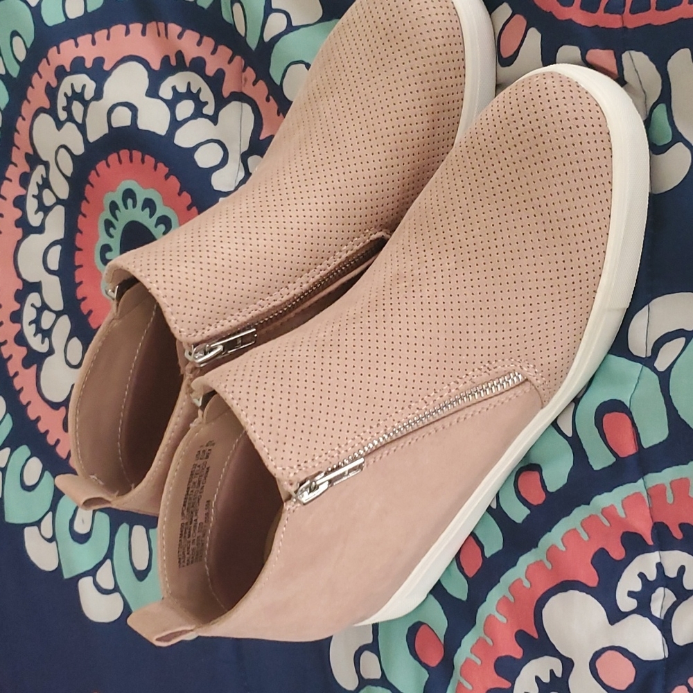 Wedge sneakers